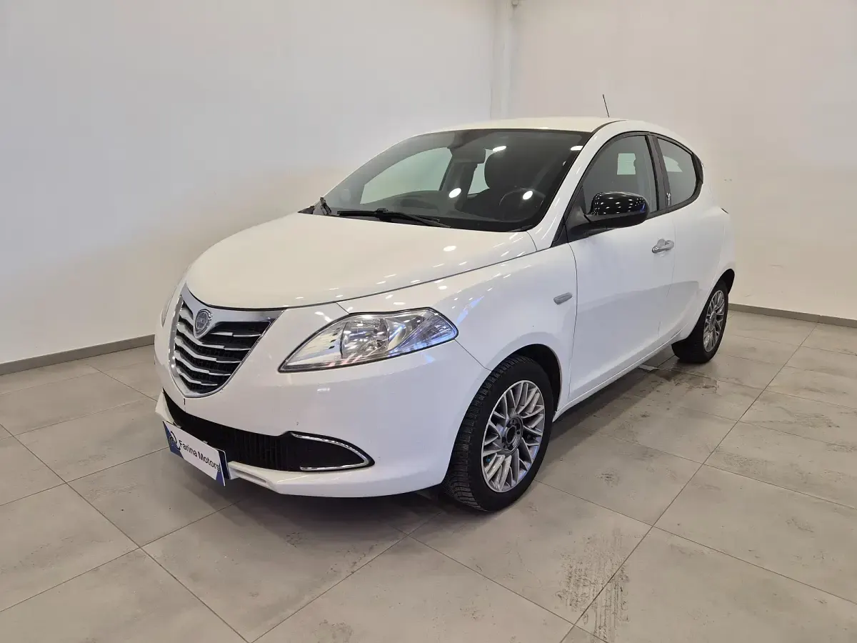 Usado Lancia Ypsilon Silver 69 CV (50 kW) 2012 Utilitario