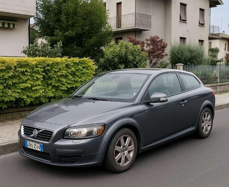 Usata Volvo C30 Kinetic 101 CV (74 kW) 2007 Grigio Utilitaria