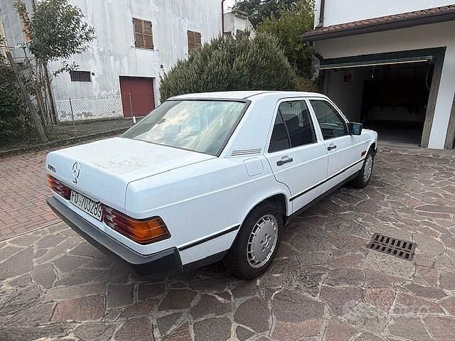 Usata Mercedes 190 122 CV (89 kW) 1986 Bianco Berlina