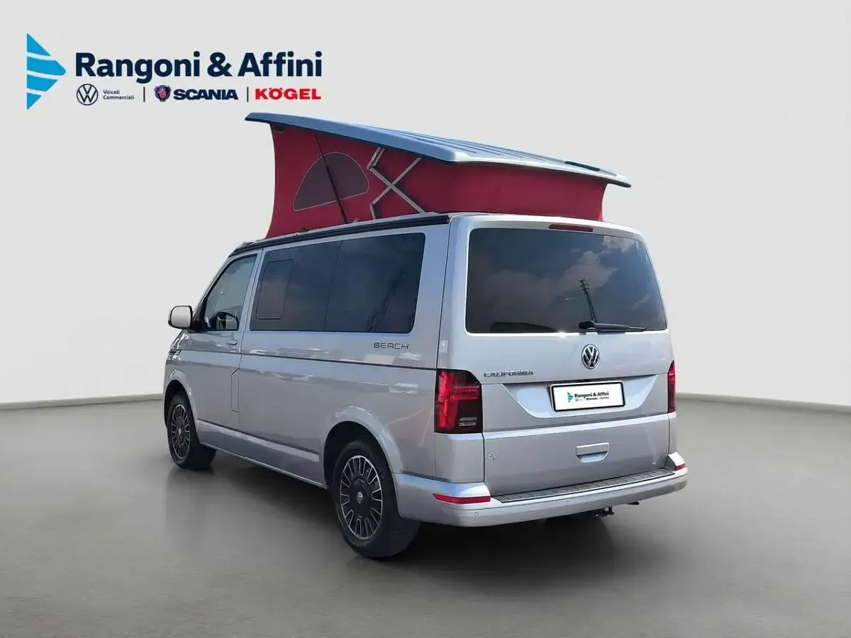 Usata VW California Beach 150 CV (110 kW) 2024 Argento Furgone