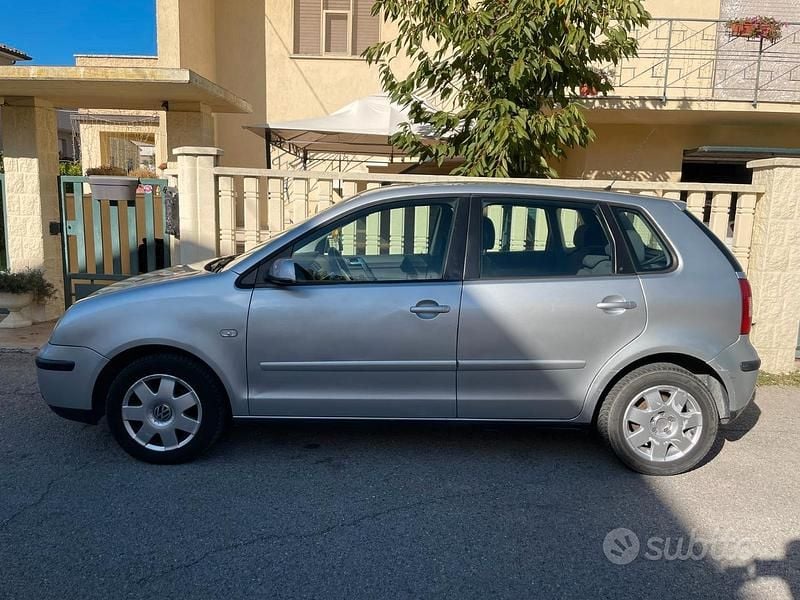 Usata VW Polo Trendline 75 CV (55 kW) 2004 Grigio Berlina