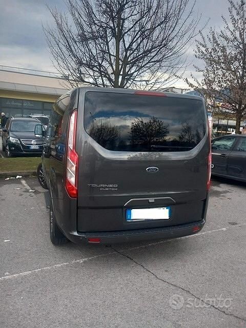 Usata Ford Tourneo Titanium 170 CV (125 kW) 2023 Grigio Monovolume