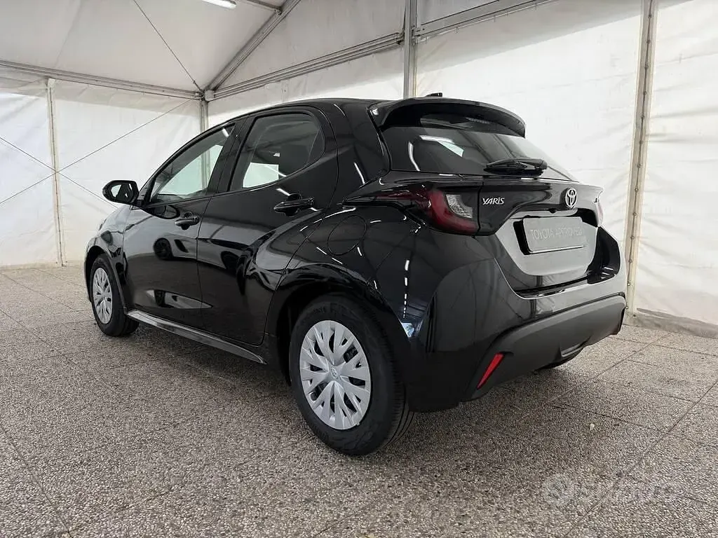 Nuova Toyota Yaris Hybrid 116 CV (85 kW) 2026 Nero Berlina