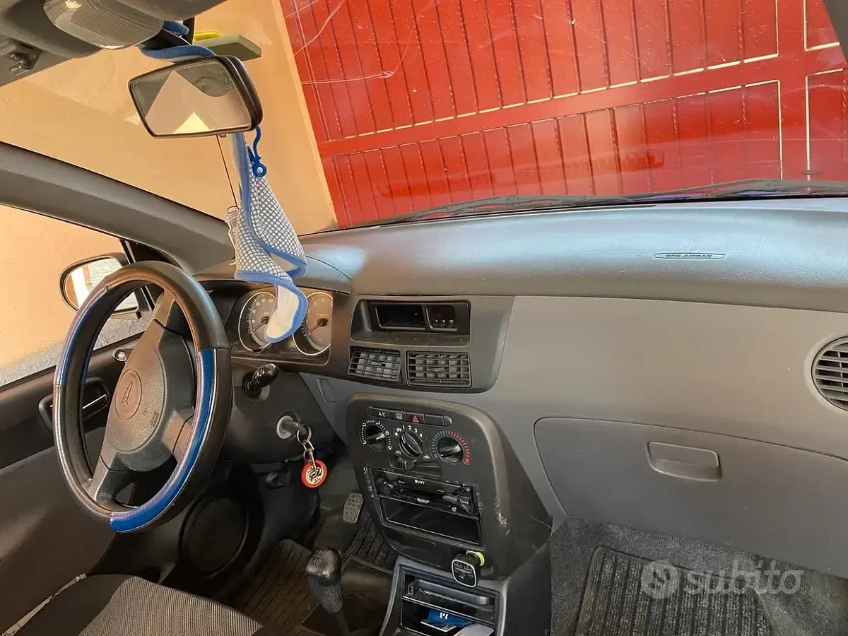Usata Daihatsu Cuore 58 CV (42 kW) 2005 Bluazzurro Utilitaria
