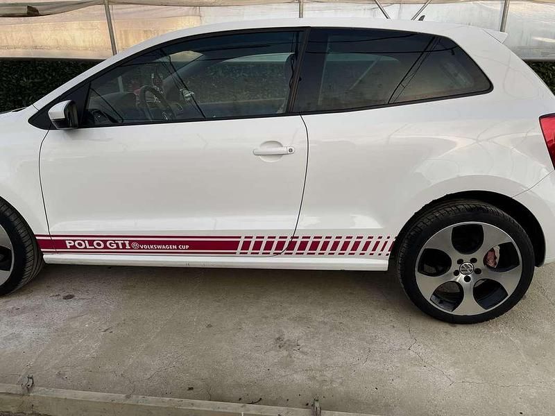 Usata VW Polo Comfortline 90 CV (66 kW) 2011 Bianco Utilitaria