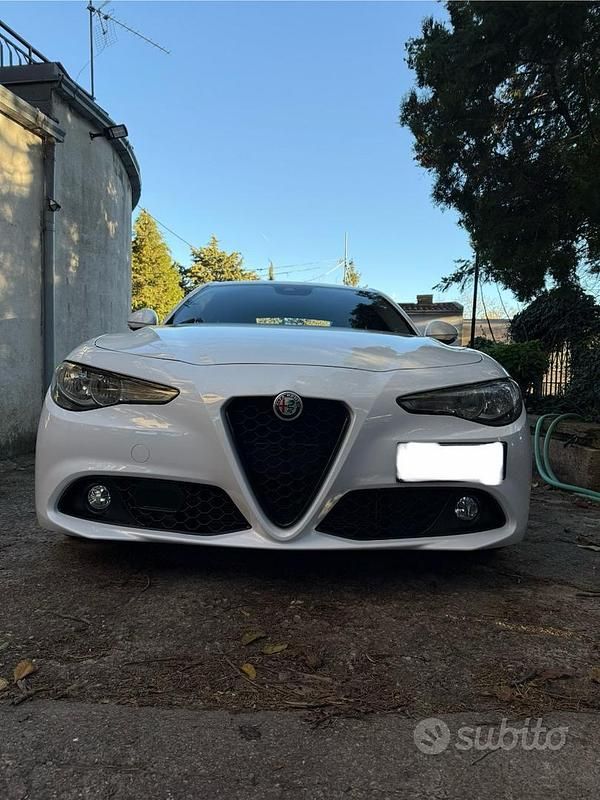 Usata Alfa Romeo Giulia 150 CV (110 kW) 2018 Bianco Berlina