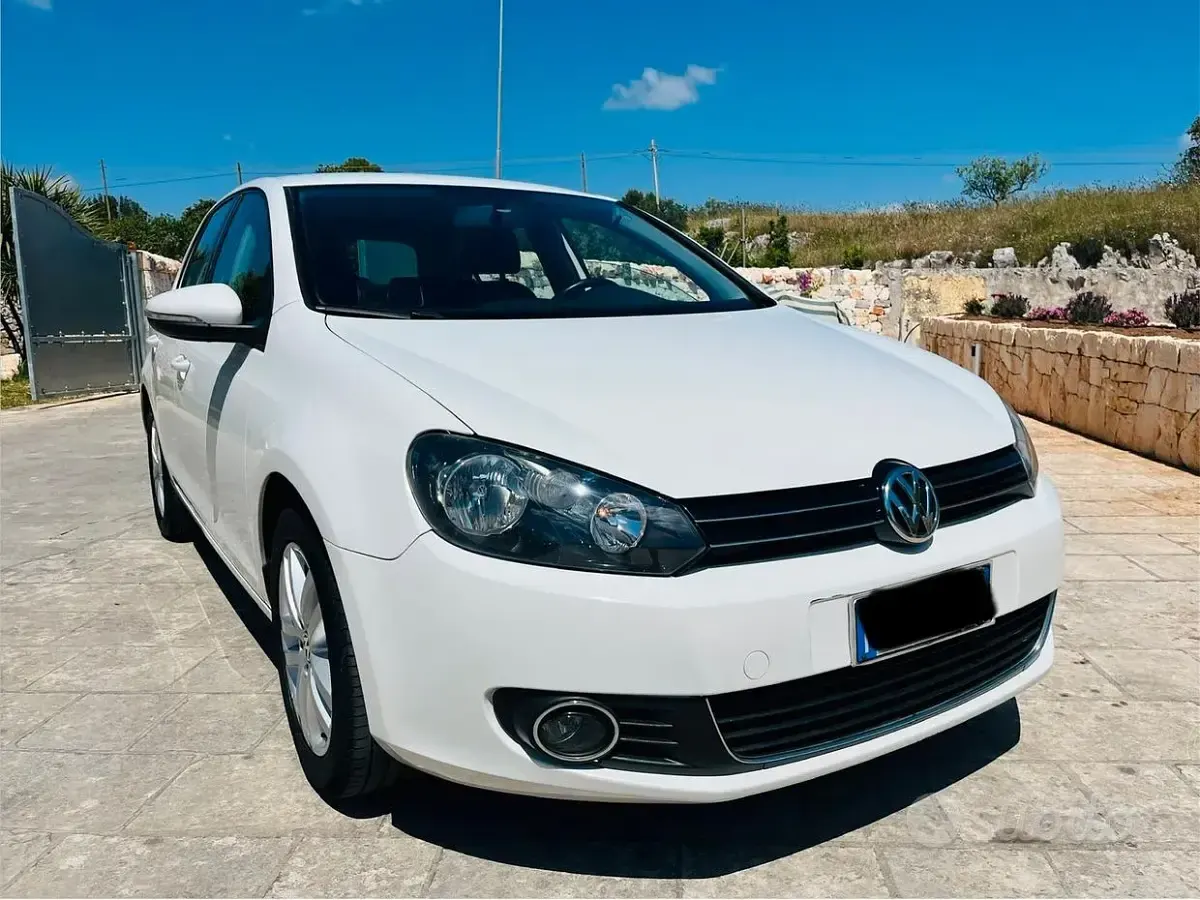 Usata VW Golf VI 102 CV (75 kW) 2010 Bianco Utilitaria