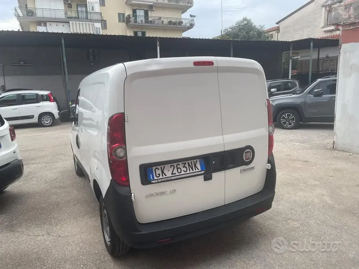 Usata Fiat Doblò S 105 CV (77 kW) 2022 Bianco Monovolume