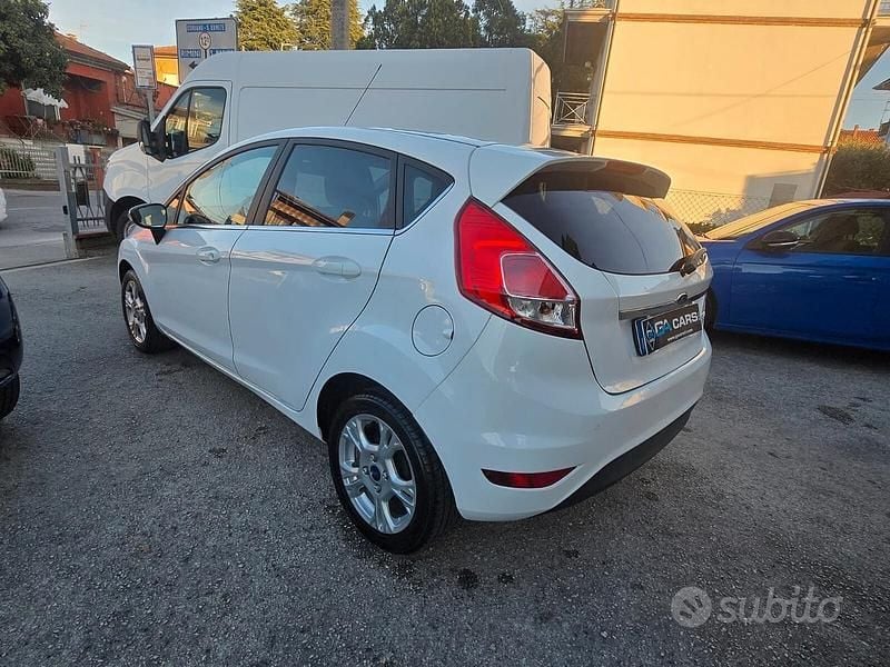 Usata Ford Fiesta 95 CV (69 kW) 2016 Bianco Berlina