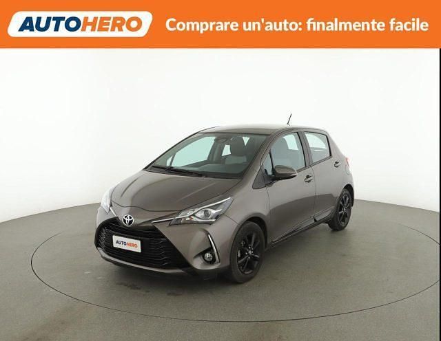 Usata Toyota Yaris Active 111 CV (81 kW) 2019 Grigio Berlina