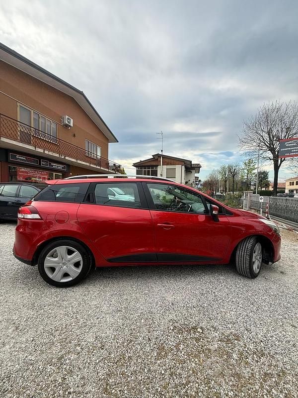 Usata Renault Clio GrandTour 90 CV (66 kW) 2014 Rosso Station wagon