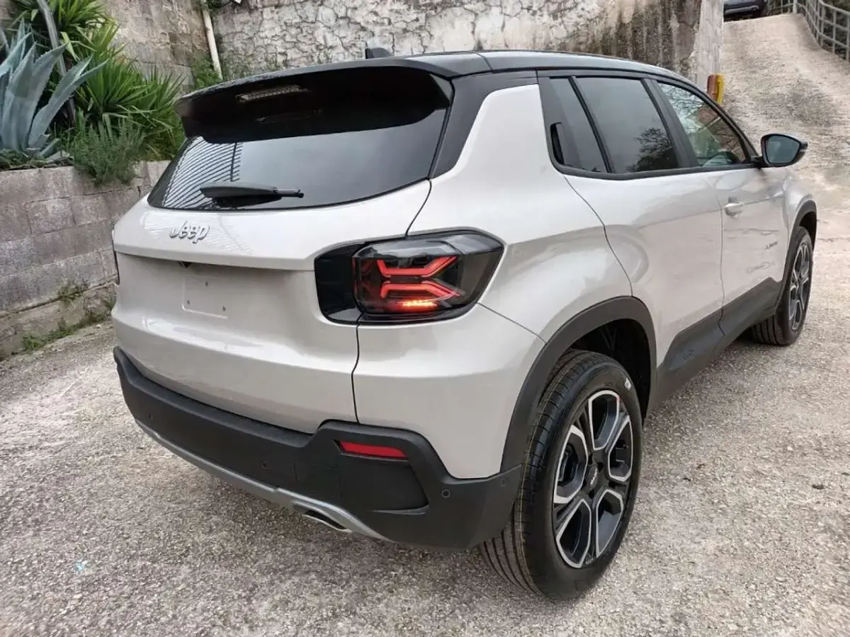 Nuova Jeep Avenger Summit 101 CV (74 kW) 2026 Beige SUV