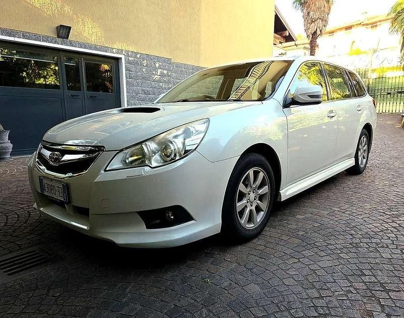 Usata Subaru Legacy Active 150 CV (110 kW) 2010 Bianco Station wagon
