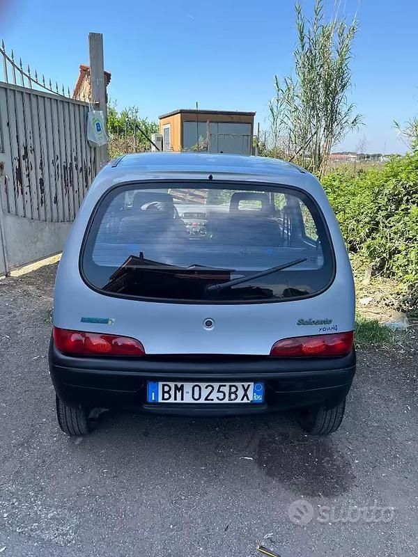 Käytetty Fiat 600 39 HP (28 kW) 2000 Sininen Sedan