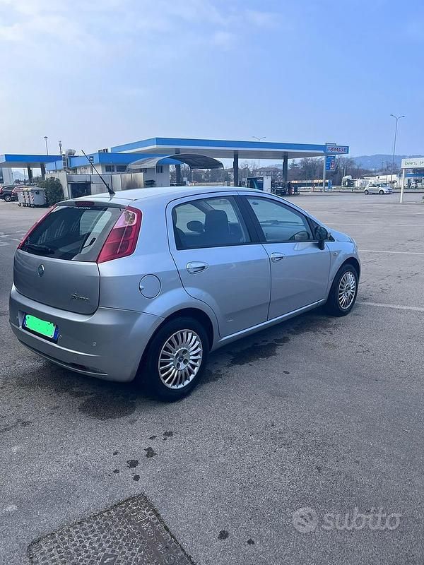 Usata Fiat Grande Punto 75 CV (55 kW) 2006 Grigio Utilitaria