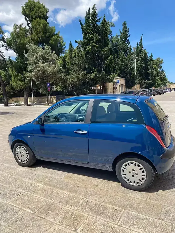 Usata Lancia Ypsilon 60 CV (44 kW) 2004 Blu Utilitaria