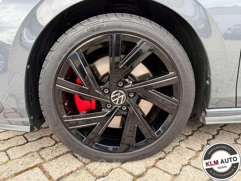 Begagnad VW Golf VIII GTI 245 HK (180 kW) 2023 Grå Sedan