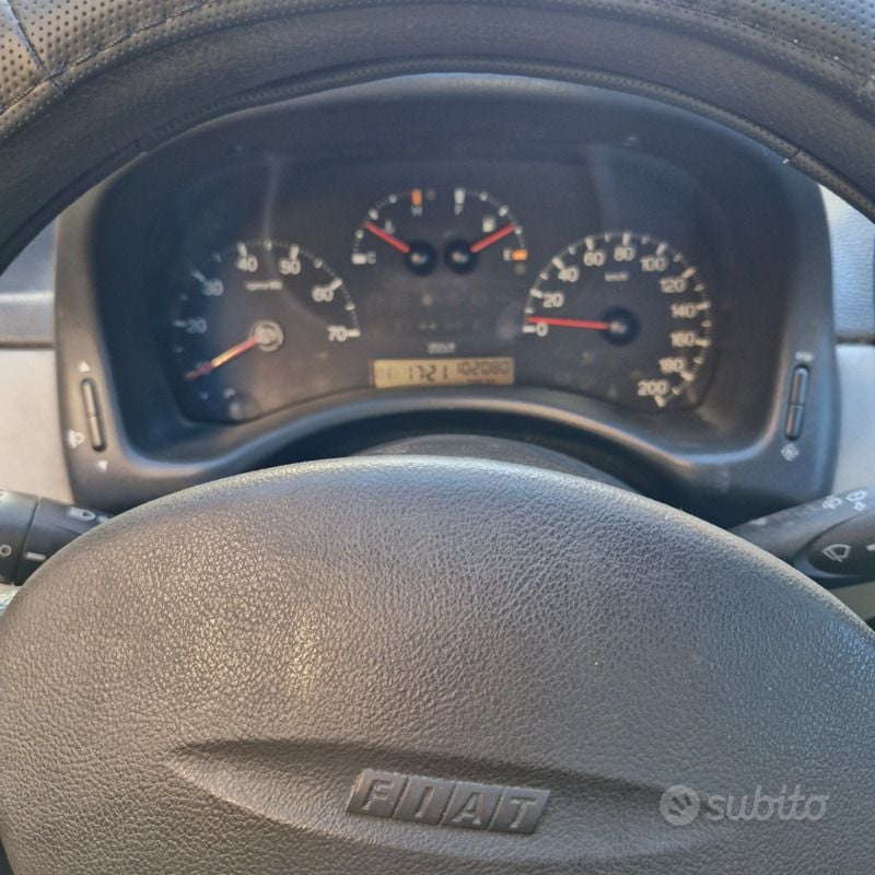 Usata Fiat Punto 80 CV (58 kW) 2003 Grigio Utilitaria