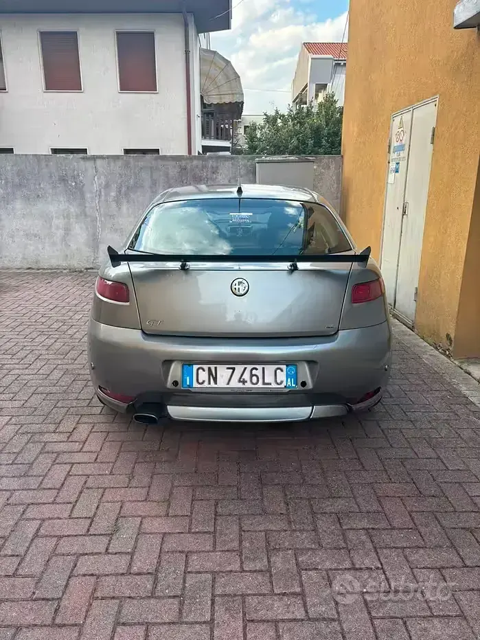 Usata Alfa Romeo GT 150 CV (110 kW) 2004 Grigio Coupé