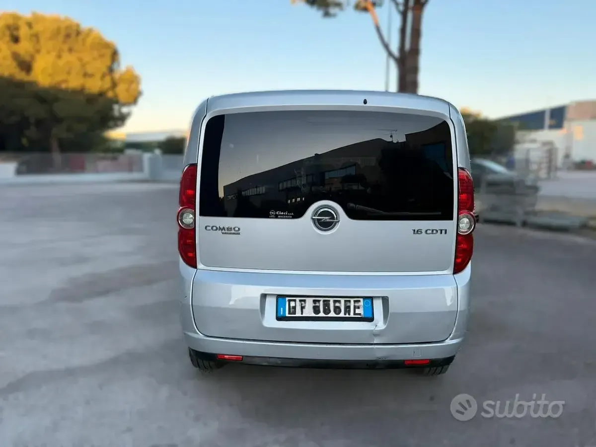 Usata Opel Combo 105 CV (77 kW) 2014 Blu Monovolume