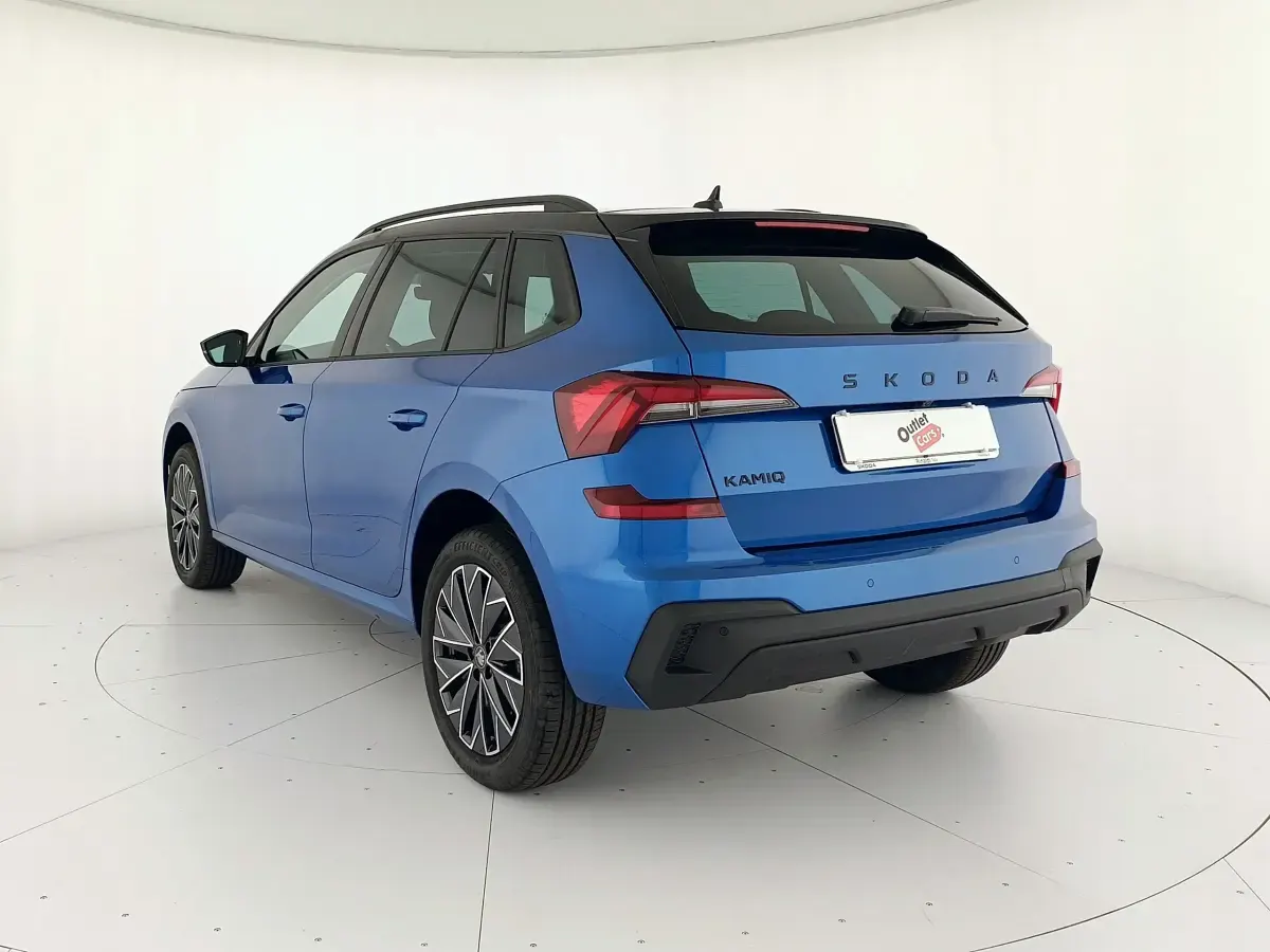 Nuova Skoda Kamiq 115 CV (84 kW) 2026 Blu race metallizzato nero tulipano perl SUV