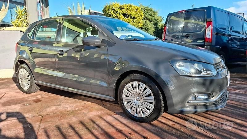 Usado VW Polo Comfortline 75 CV (55 kW) 2017 Gris Berlina