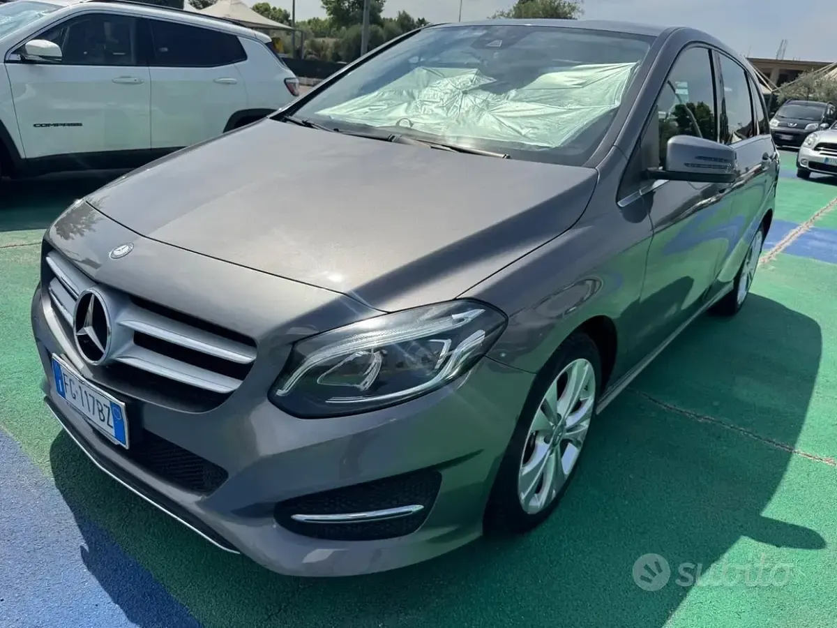 Usata Mercedes B200 Premium 136 CV (100 kW) 2016 Grigio Utilitaria