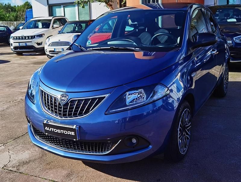Usata Lancia Ypsilon Gold 69 CV (50 kW) 2022 Blu Utilitaria