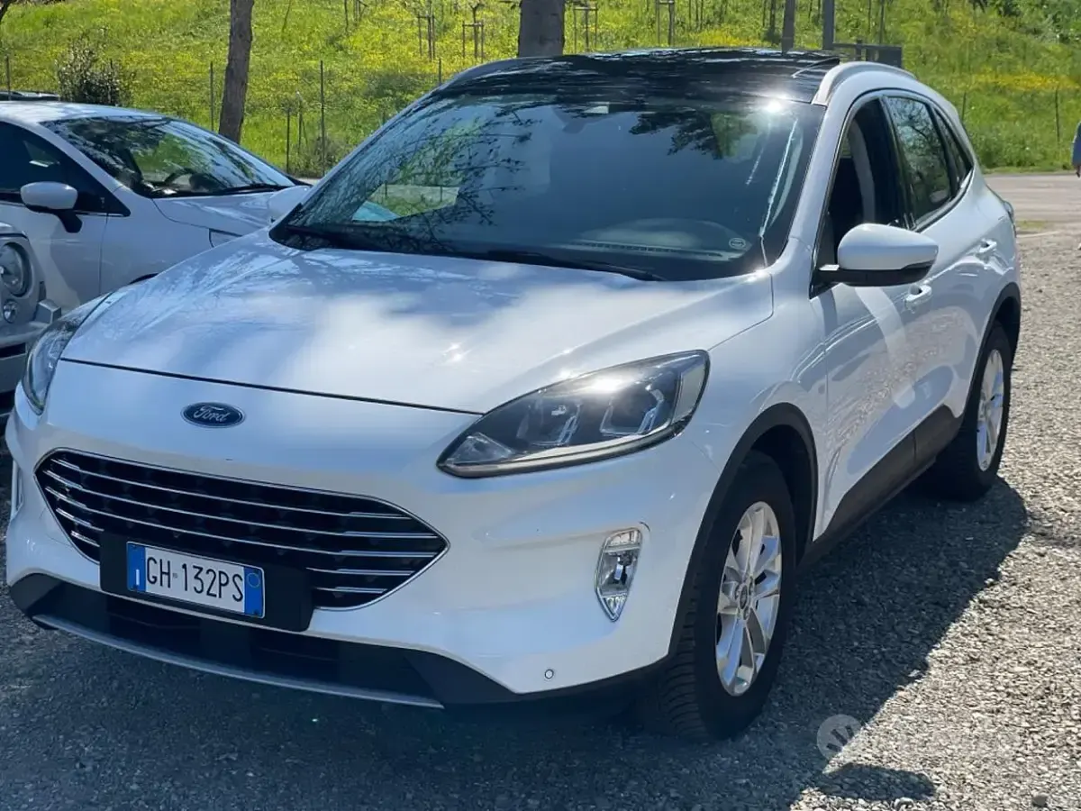 Begagnad Ford Kuga Titanium 150 HK (110 kW) 2021 Vit SUV
