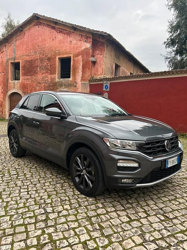 Usata VW T-Roc Business 116 CV (85 kW) 2019 Grigio SUV