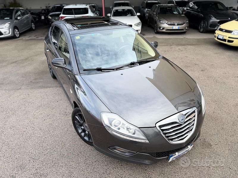 Usata Lancia Delta 120 CV (88 kW) 2009 Grigio Utilitaria