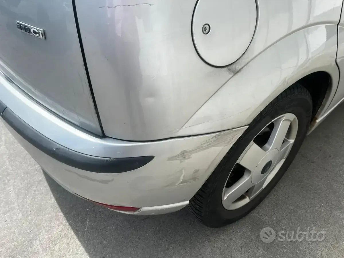 Usata Ford Focus 2004 Grigio Utilitaria
