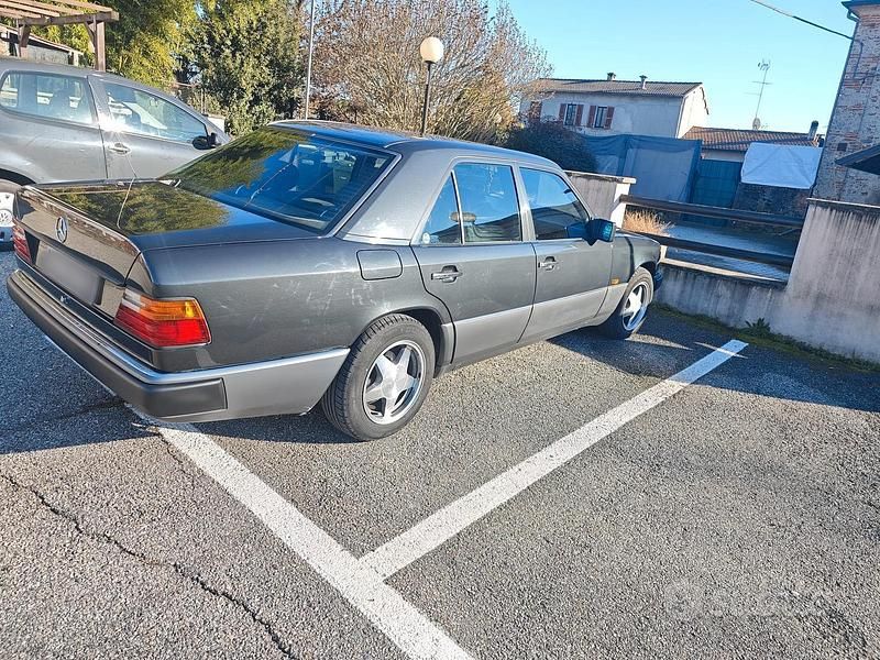 Usado Mercedes E200 109 CV (80 kW) 1990 Berlina