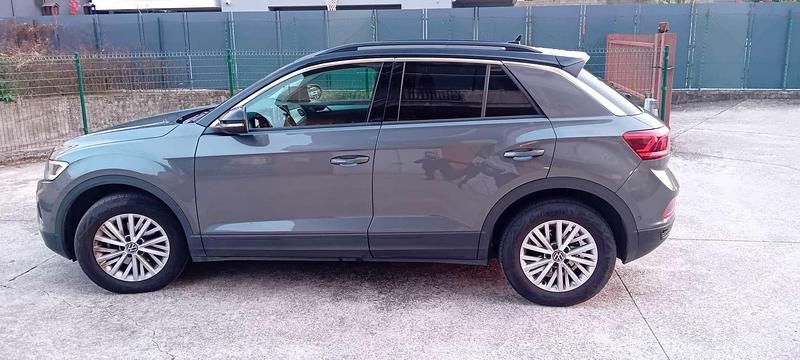 Usata VW T-Roc Life 110 CV (80 kW) 2023 Grigio SUV