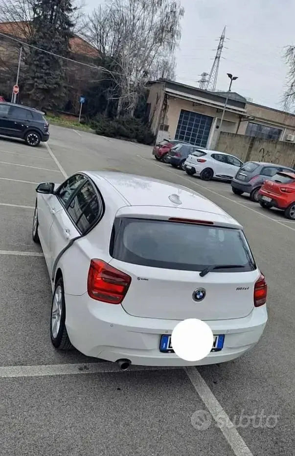 Usata BMW 118 143 CV (105 kW) 2011 Bianco Utilitaria