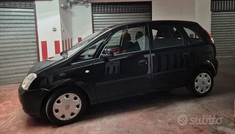 Nero Usata 2004 Opel Meriva Monovolume | 1500 € - Immagine 1/4