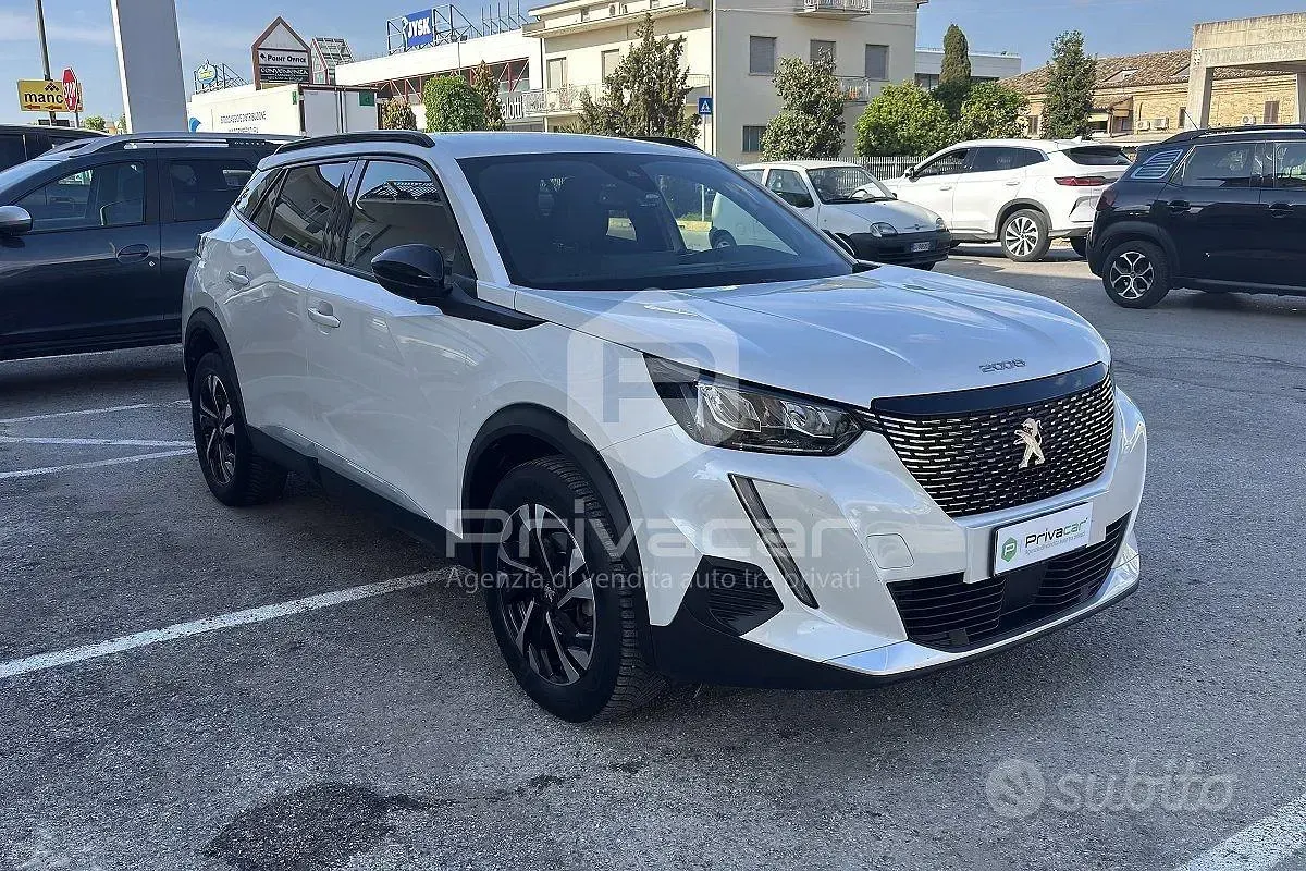Usata Peugeot 2008 Allure 131 CV (96 kW) 2023 Bianco SUV
