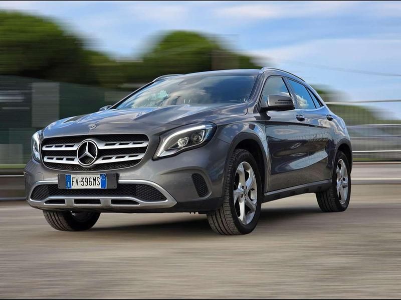 Grigio Usata 2019 Mercedes GLA200 SUV | 19.000 € (Ottimo prezzo) - Immagine 1/4
