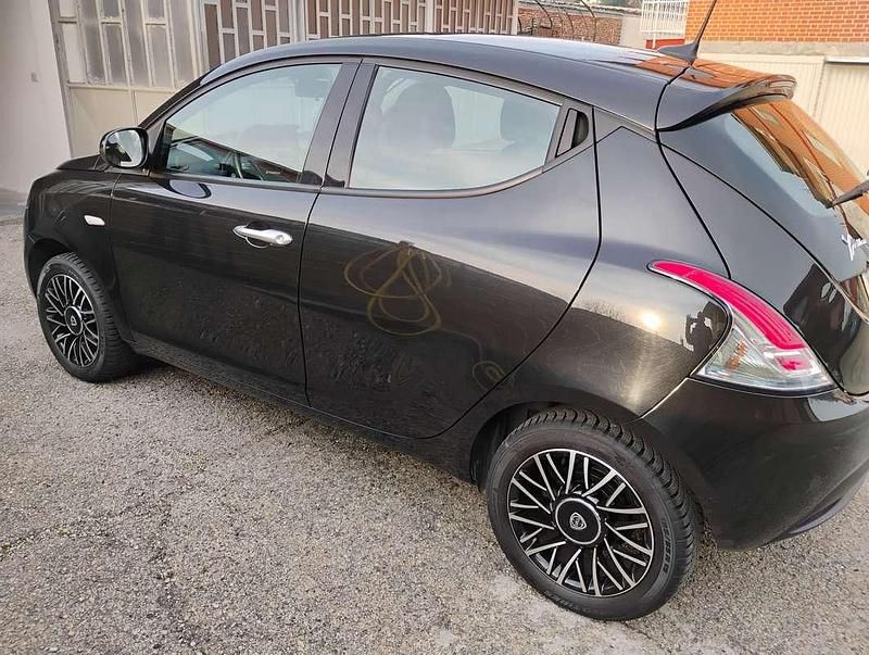 Usata Lancia Ypsilon Gold 69 CV (50 kW) 2023 Utilitaria