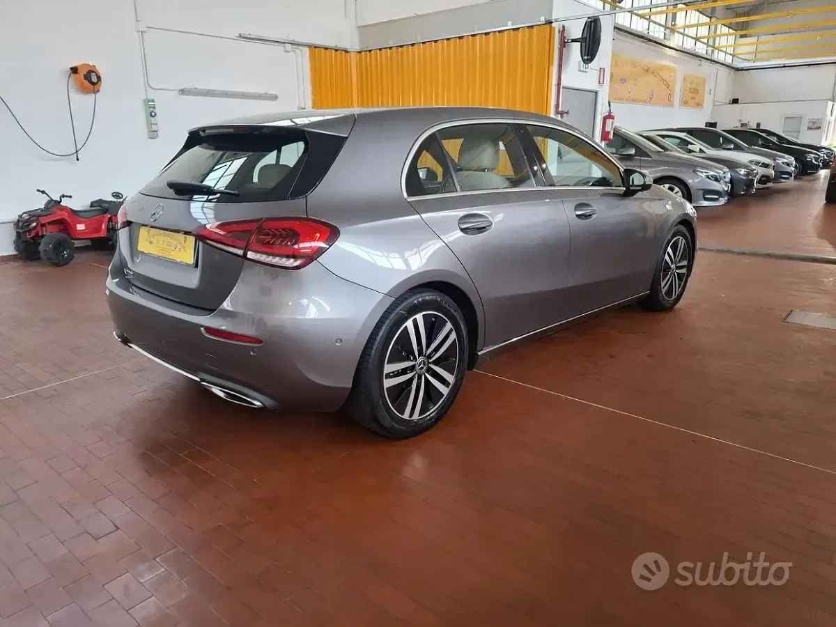 Usata Mercedes A200 Premium 163 CV (119 kW) 2018 Grigio Berlina