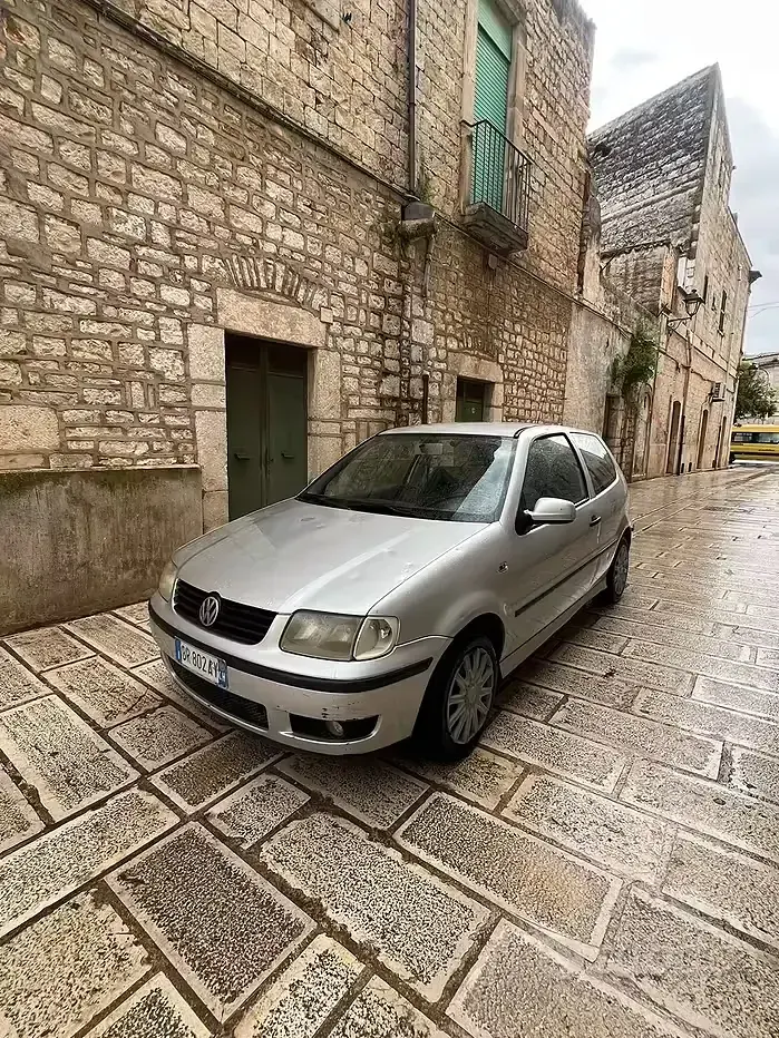 Usata VW Polo 50 CV (36 kW) 2001 Grigio Berlina