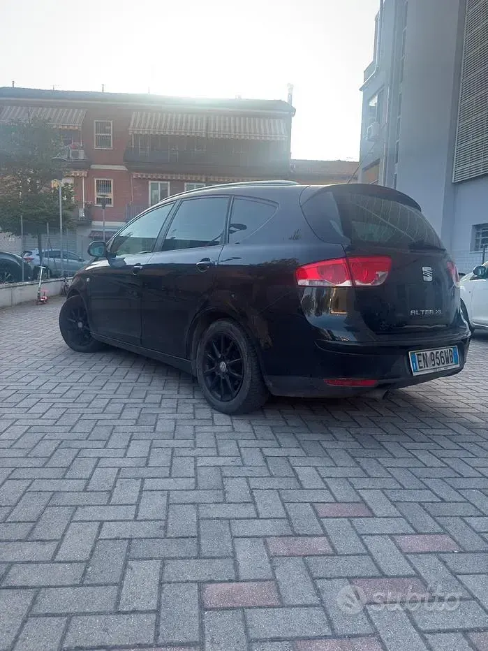 Usata Seat Altea XL 105 CV (77 kW) 2012 Nero Monovolume