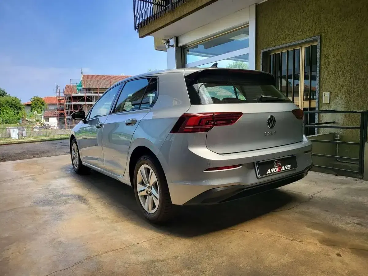 Usata VW Golf VIII Life 116 CV (85 kW) 2025 Argento Berlina