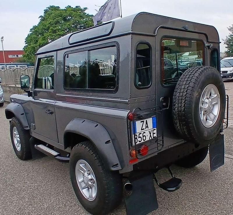Usata Land Rover Defender 122 CV (89 kW) 2008 Vernice metallizzata SUV