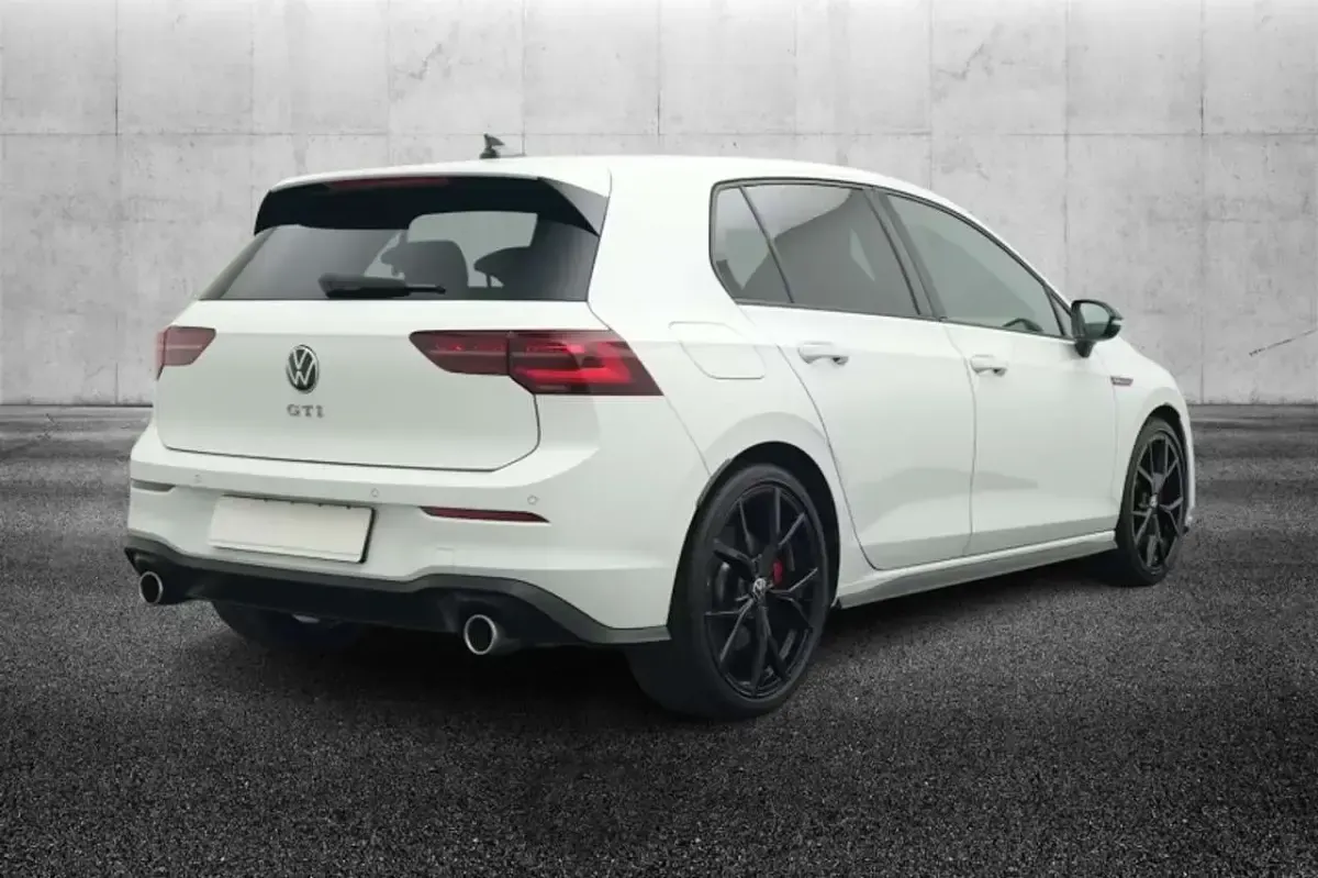 Usata VW Golf VIII GTI 245 CV (180 kW) 2024 Bianco Berlina