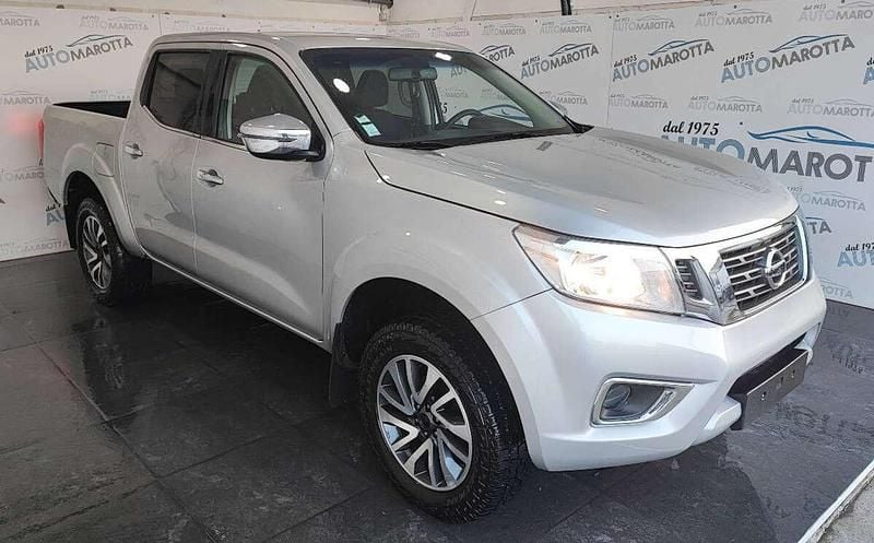 Gebraucht Nissan Navara N-Connecta 165 PS (121 kW) 2017 Silber Pickup