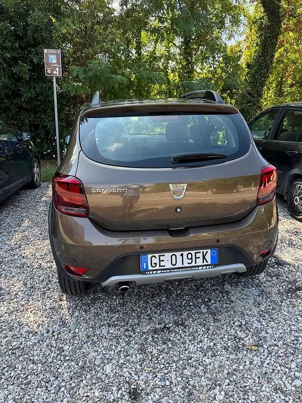 Usata Dacia Sandero Anniversary 95 CV (69 kW) 2020 Marrone Berlina