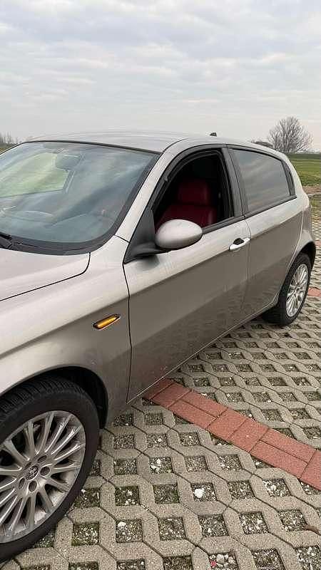 Usata Alfa Romeo 147 Exclusive 120 CV (88 kW) 2005 Utilitaria