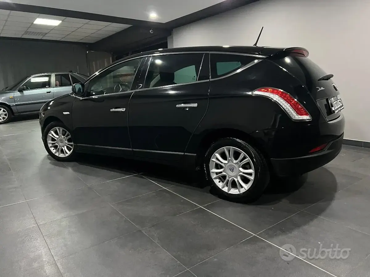 Usata Lancia Delta 165 CV (121 kW) 2010 Nero Utilitaria
