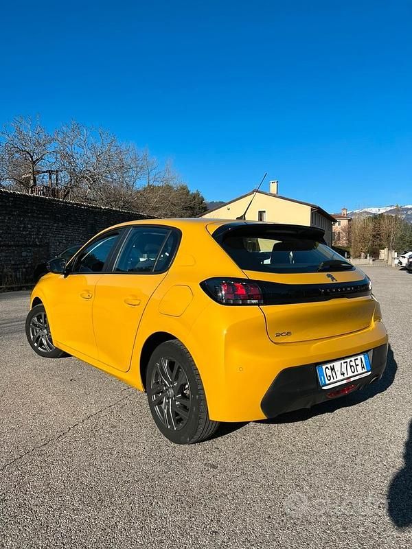 Usata Peugeot 208 Active 102 CV (75 kW) 2022 Giallo Utilitaria